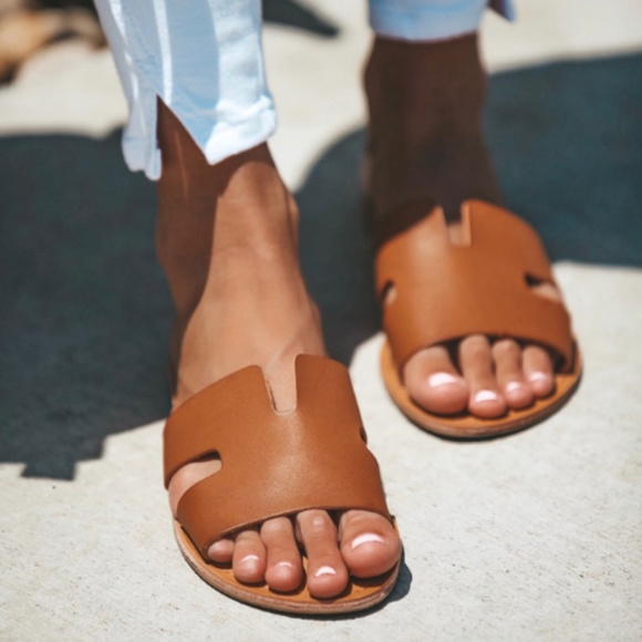 KIM Tan Sandals - Picture 2 of 4